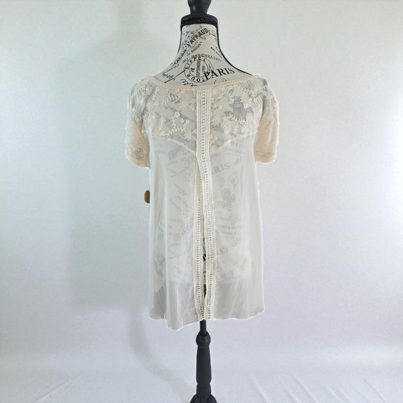 Chic Cream Short Sleeve Women's Top - Picture 2 of 6